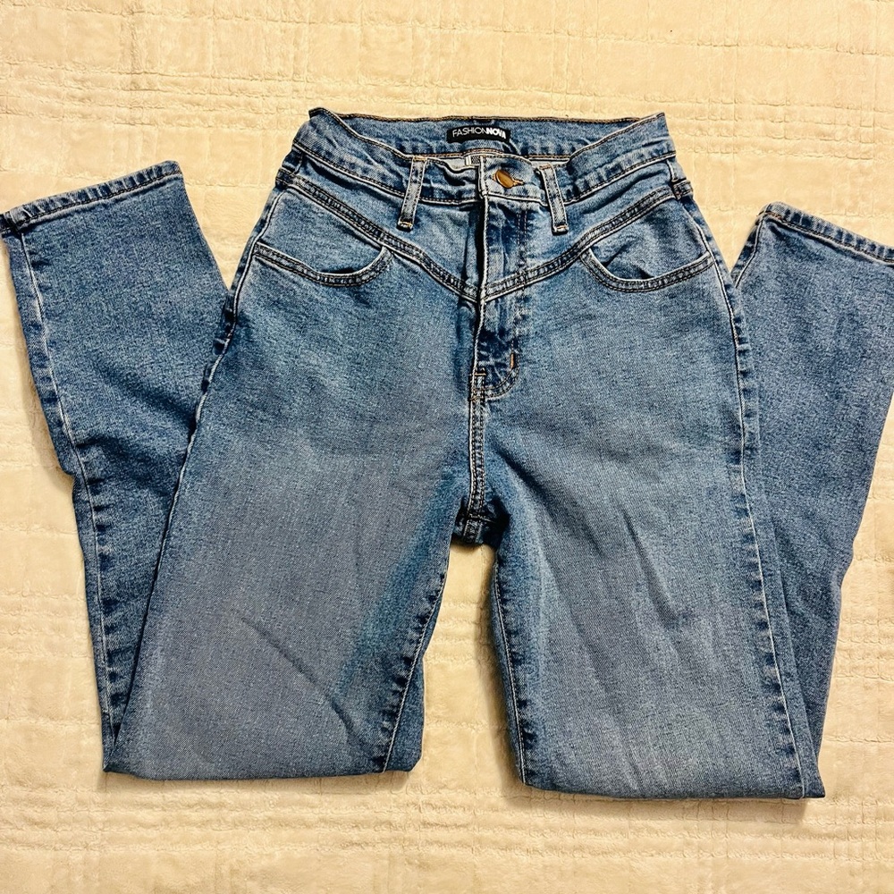 Fashion Nova High waisted Jeans size 5
